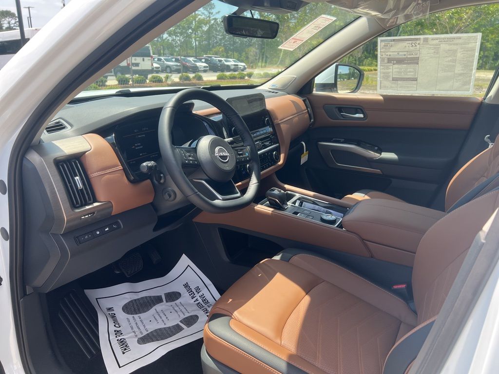 2025 Everest White Pearl Tricoat Nissan Pathfinder Platinum 4X4 SUV