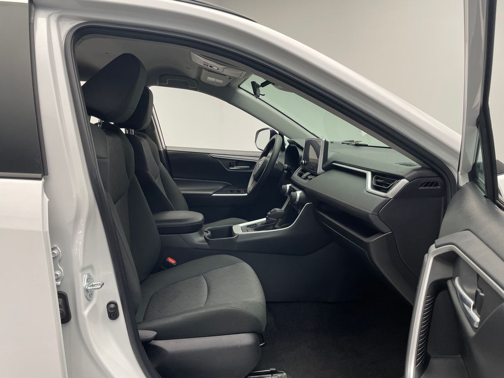 2023 Toyota RAV4 XLE 17