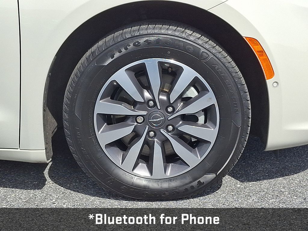 2021 Chrysler Pacifica Hybrid Limited White at Phil Fitts Ford