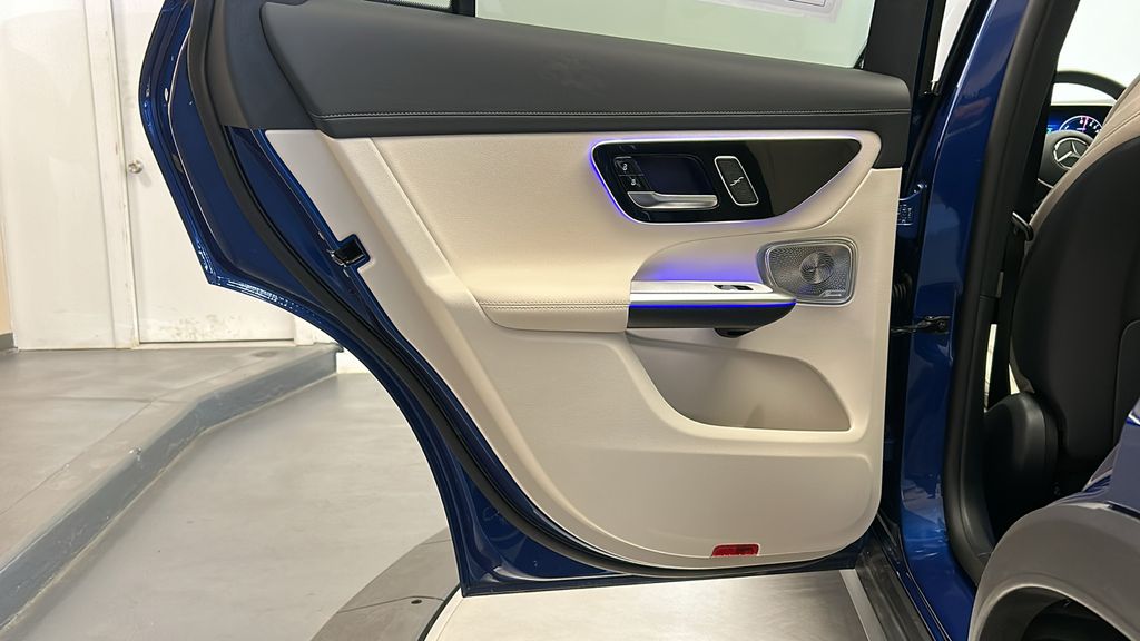 2025 Mercedes-Benz GLC 350 23
