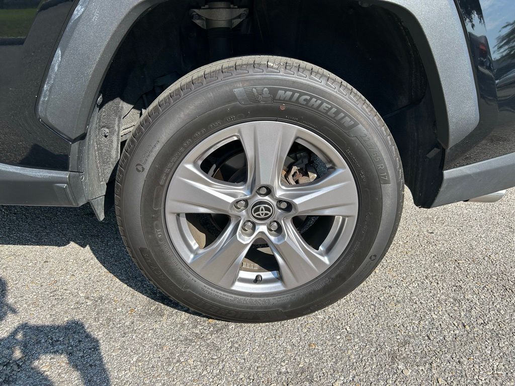 2023 Toyota RAV4 XLE 9
