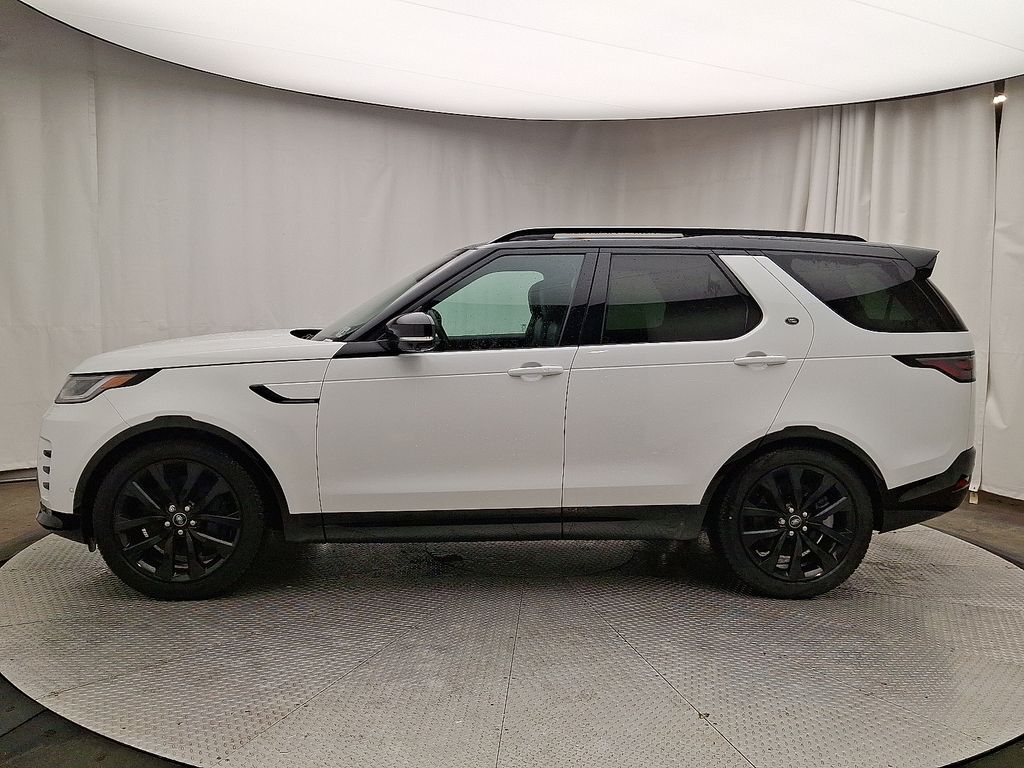 Thumbnail: 2023 Land Rover Discovery - 7