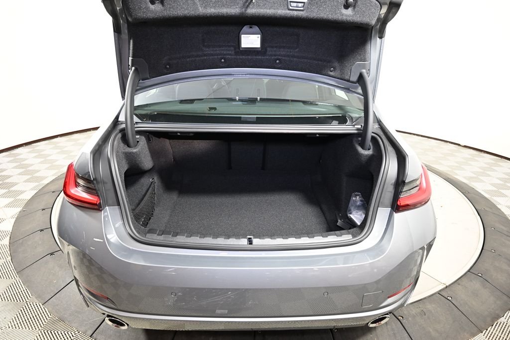 Thumbnail: 2026 BMW 3 Series - 10