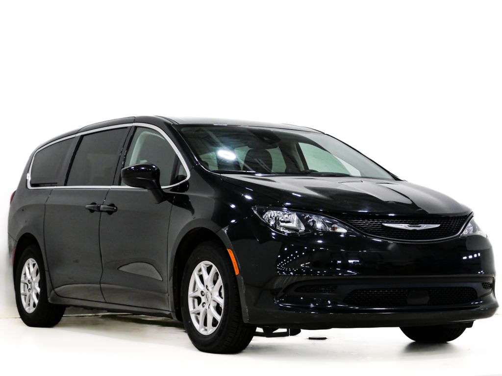 Brilliant Black Crystal Pearlcoat 2023 Chrysler Voyager LX FWD Minivan Front-Wheel Drive 9-Speed Automatic