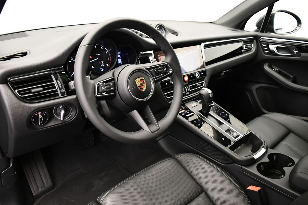 Thumbnail: 2025 Porsche Macan - 4