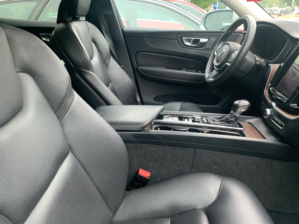 Thumbnail: 2021 Volvo XC60 - 11