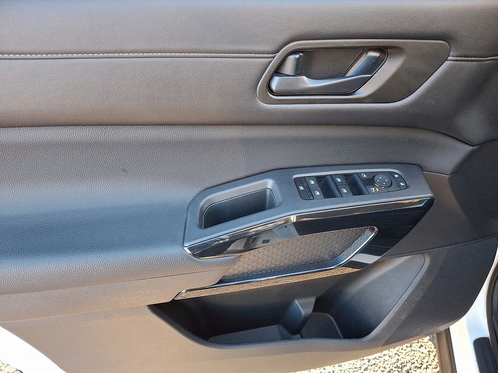 Thumbnail: 2024 Nissan Pathfinder - 13