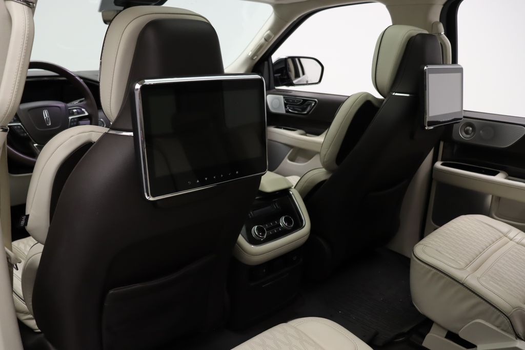 Thumbnail: 2021 Lincoln Navigator - 20