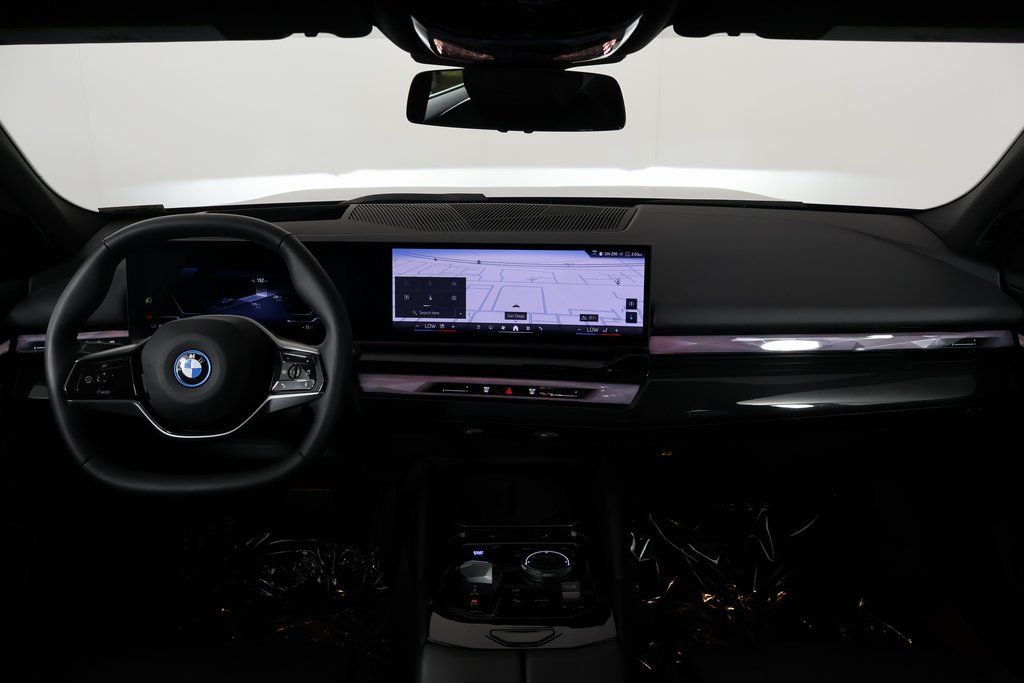 Thumbnail: 2025 BMW i5 - 8