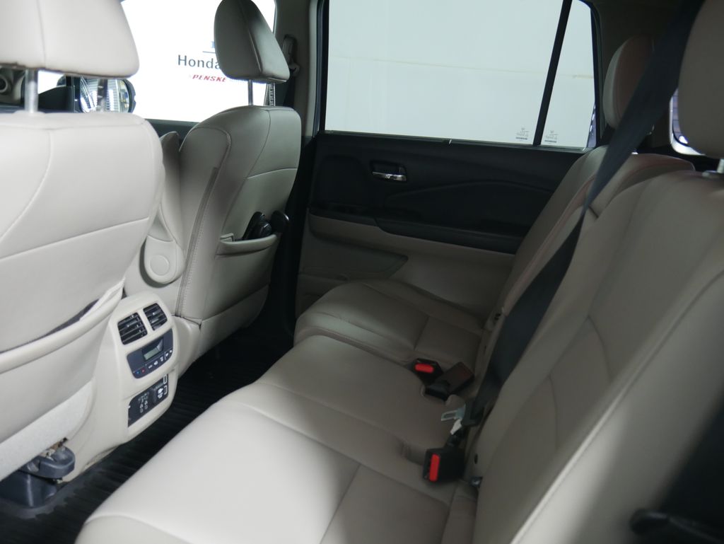 Thumbnail: 2019 Honda Pilot - 13