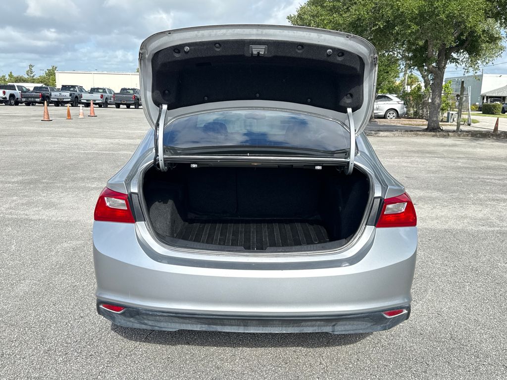 Used 2018 Silver Chevrolet LT image 27