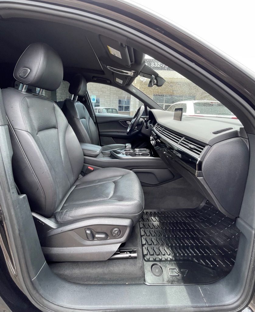 2017 Audi Q7 2.0T Premium Plus Black at Autostrade