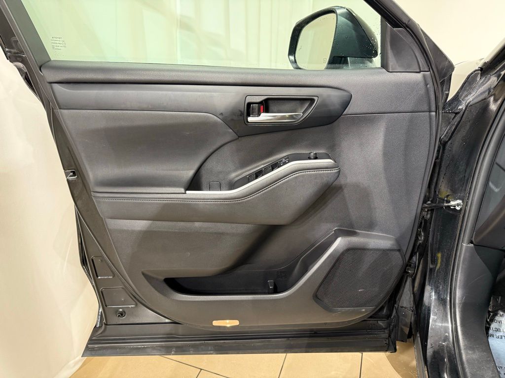 Thumbnail: 2024 Toyota Highlander - 15