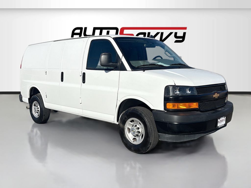2024 Chevrolet Express 3500 Work Van HD's photo