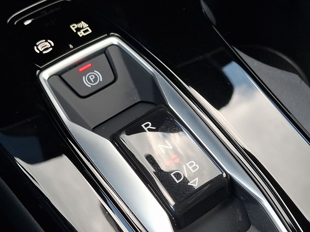 Thumbnail: 2025 Audi Q6 e-tron - 15