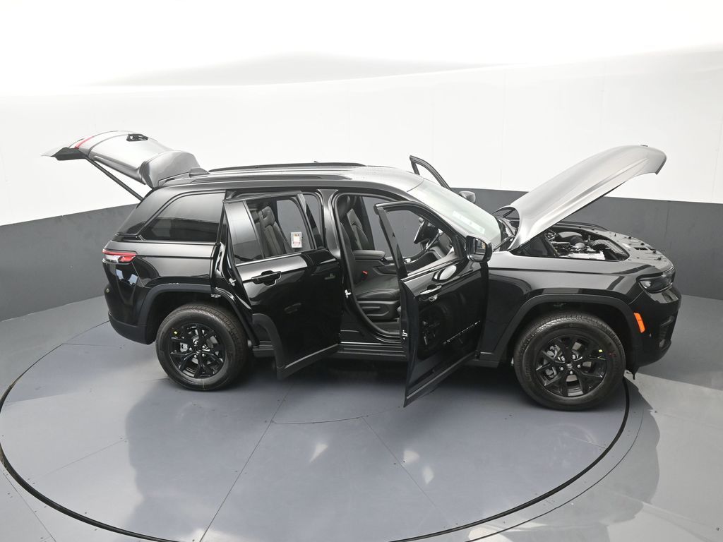 New 2025 Diamond Black Crystal Pearlcoat Jeep Altitude image 62