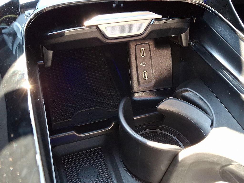 Thumbnail: 2026 Mercedes-Benz GLC - 17