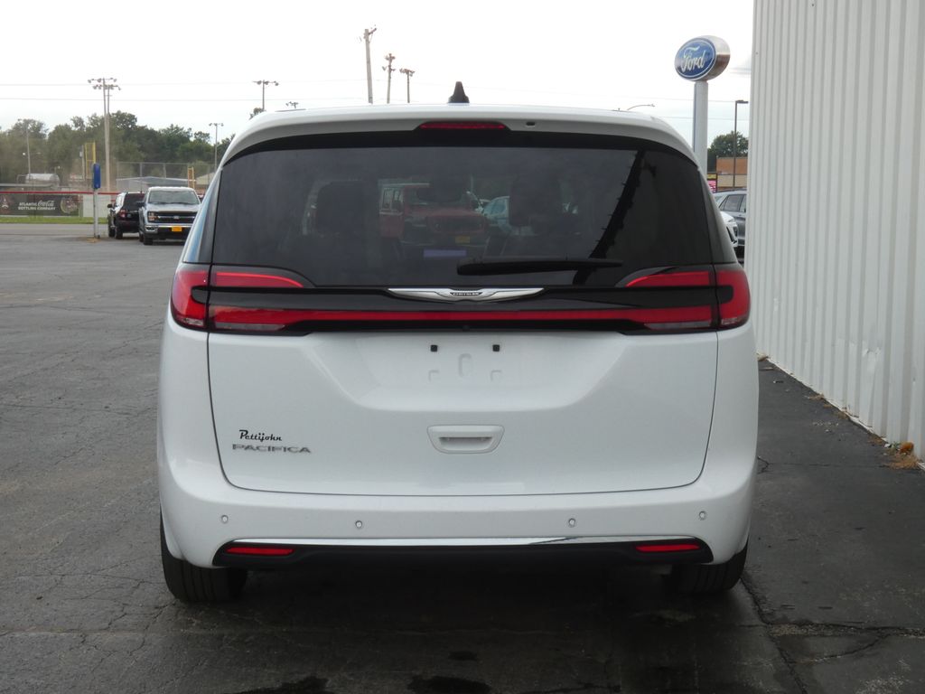 View vehicle photo 5