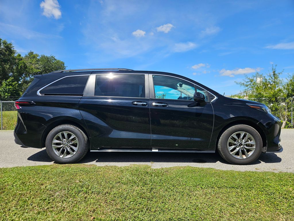 Thumbnail: 2024 Toyota Sienna - 6
