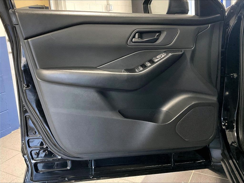2024 Nissan Rogue — photo 9