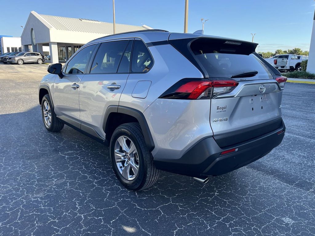 2022 Toyota RAV4 XLE 7