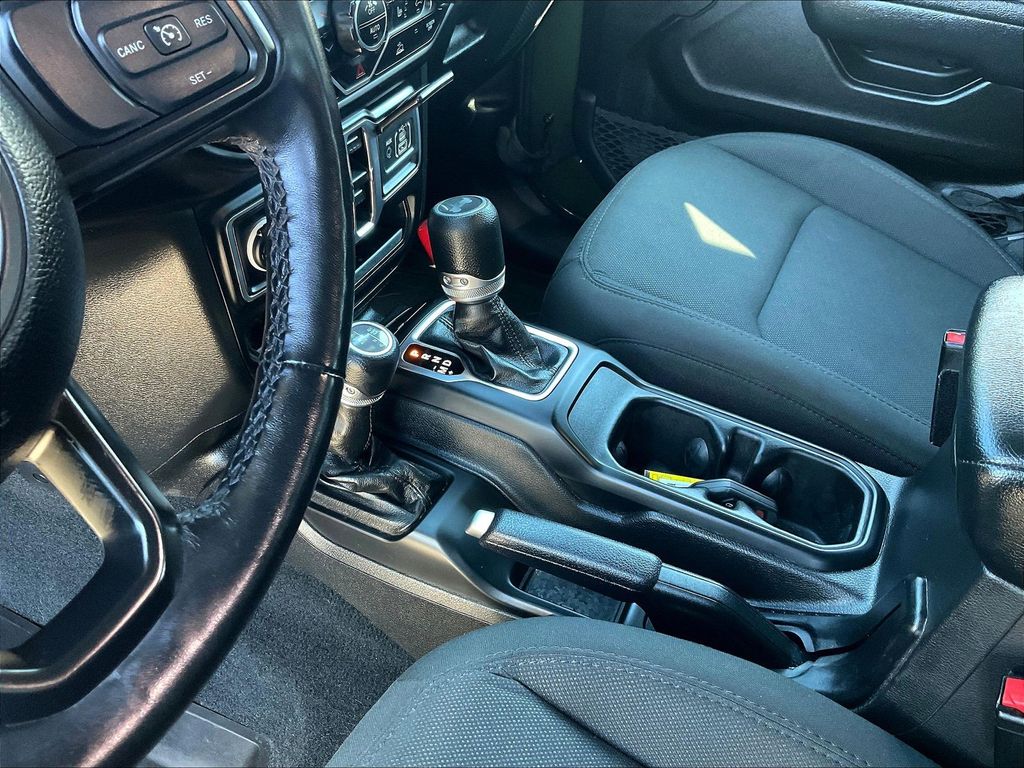 2023 Jeep Wrangler — photo 20
