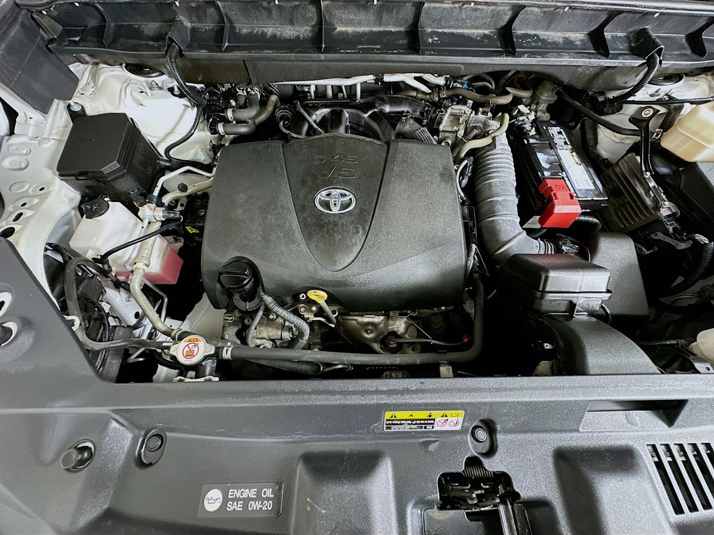 Thumbnail: 2021 Toyota Highlander - 32