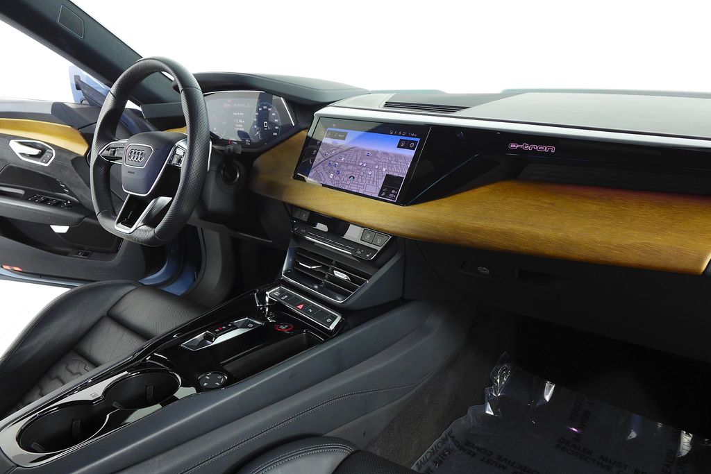 Thumbnail: 2024 Audi e-tron GT - 12