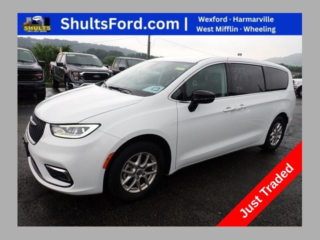 Bright White Clearcoat 2024 Chrysler Pacifica Minivan Front-Wheel Drive 9-Speed Automatic