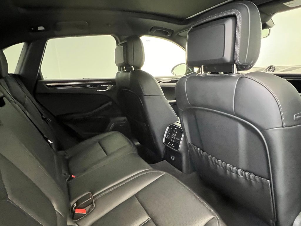 Thumbnail: 2026 Porsche Macan - 16