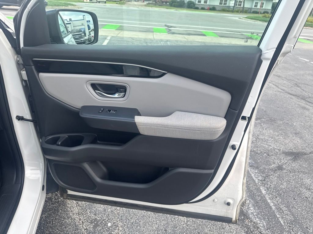 Certified Used 2023  Honda LX image 33