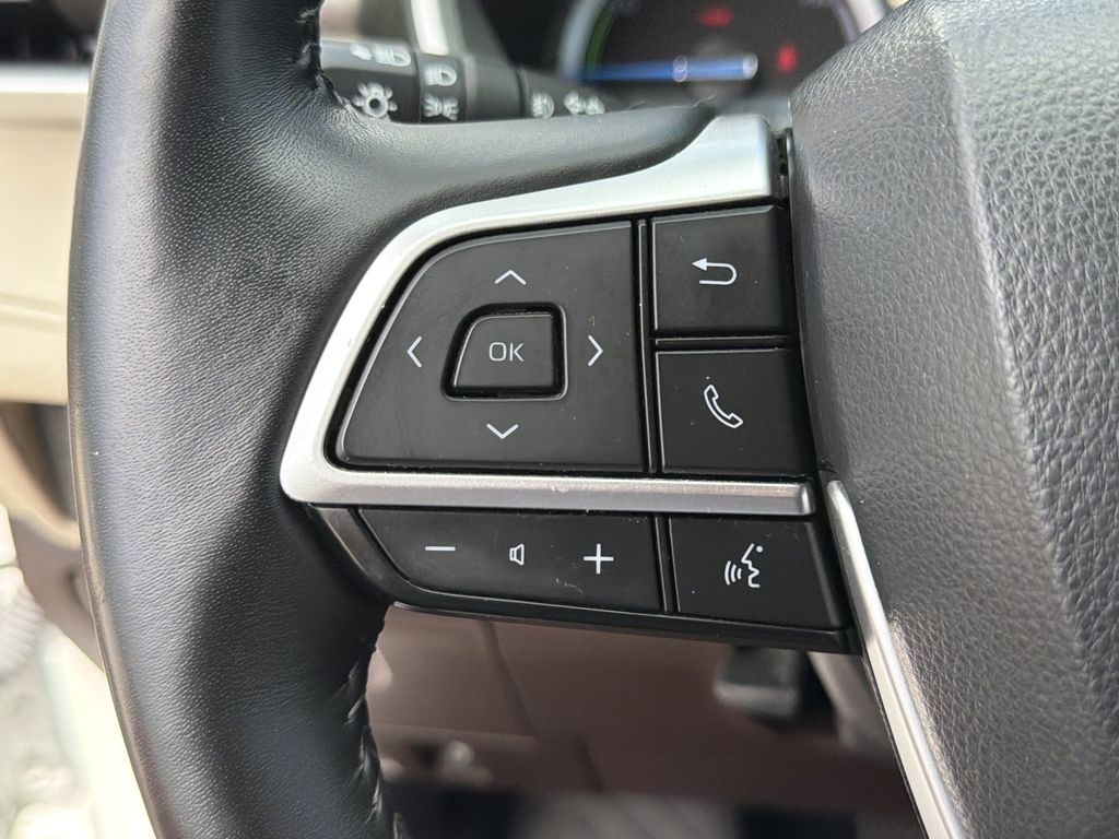 Used 2022 Toyota Highlander Hybrid SUV