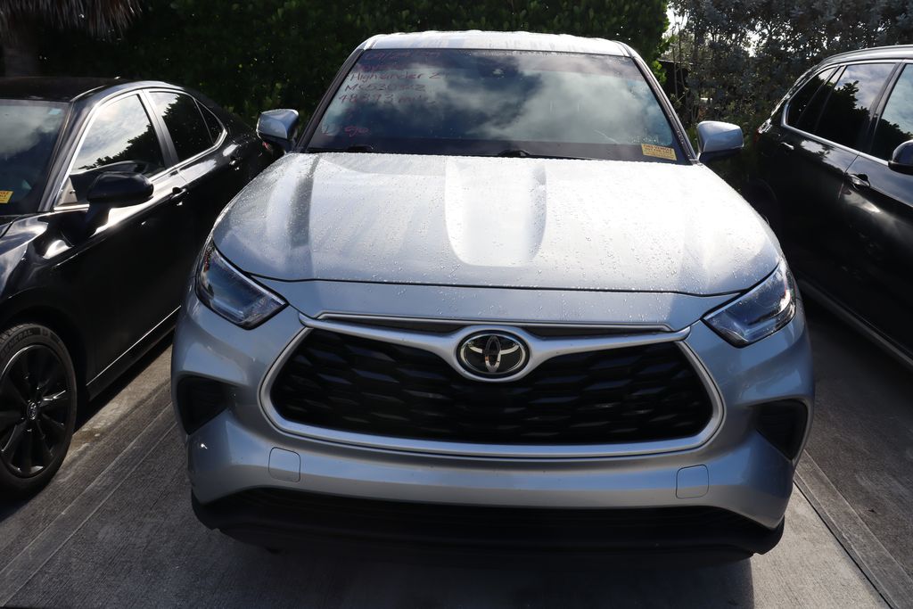 Thumbnail: 2021 Toyota Highlander - 5