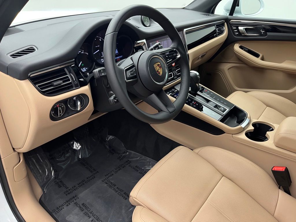 Thumbnail: 2026 Porsche Macan - 4