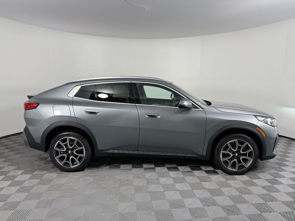 2025 BMW X2 xDrive28i 4