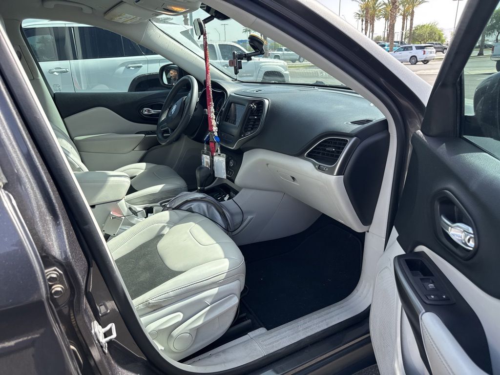 Thumbnail: 2020 Jeep Cherokee - 10