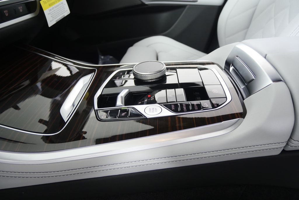Thumbnail: 2026 BMW X5 - 21