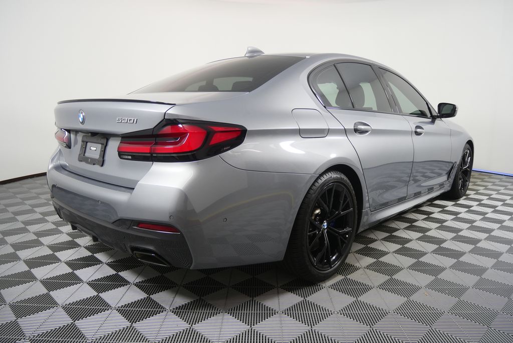 Thumbnail: 2023 BMW 5 Series - 3