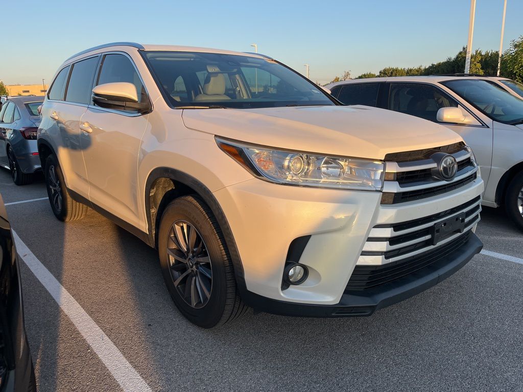 Thumbnail: 2019 Toyota Highlander - 2