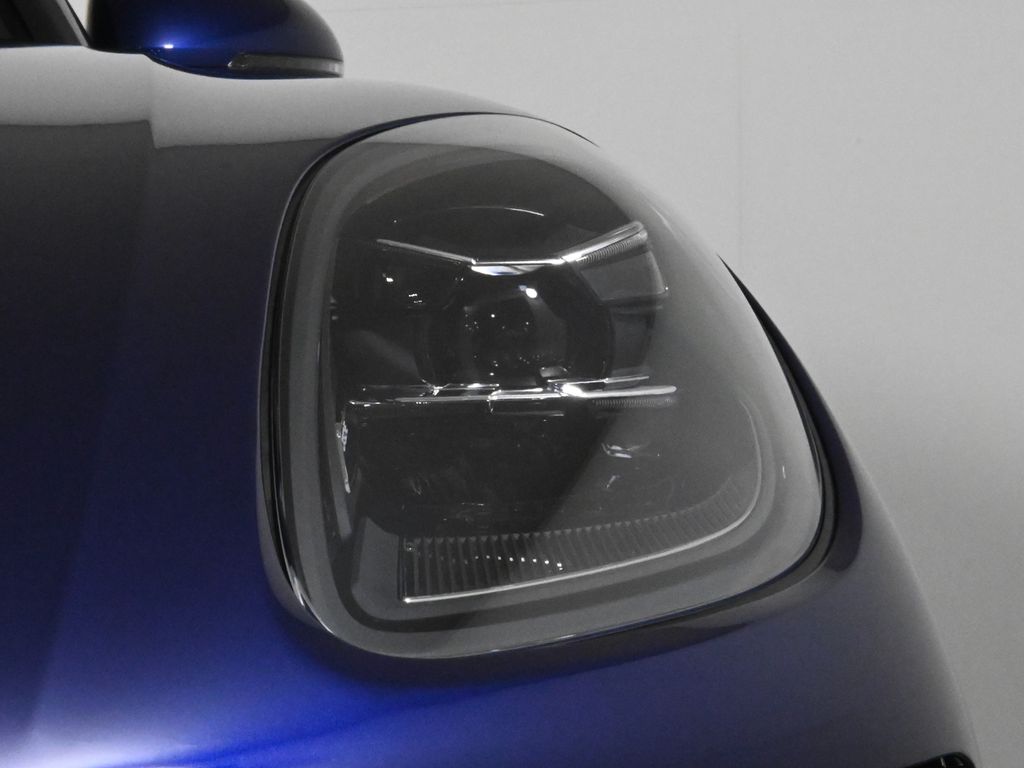 Thumbnail: 2025 Porsche Macan - 12