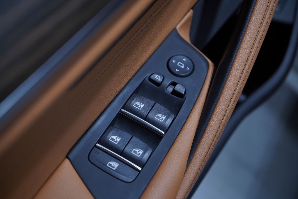 Thumbnail: 2023 BMW 5 Series - 16