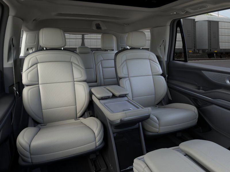 Thumbnail: 2025 Lincoln Navigator - 11