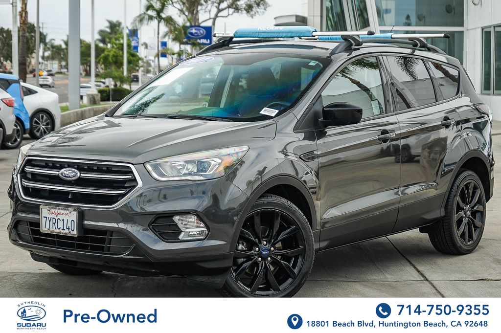 Gray (Magnetic) 2017 Ford Escape SE FWD SUV / Crossover Front-Wheel Drive 6-Speed Automatic
