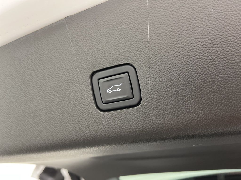 Thumbnail: 2023 Chevrolet Traverse - 12