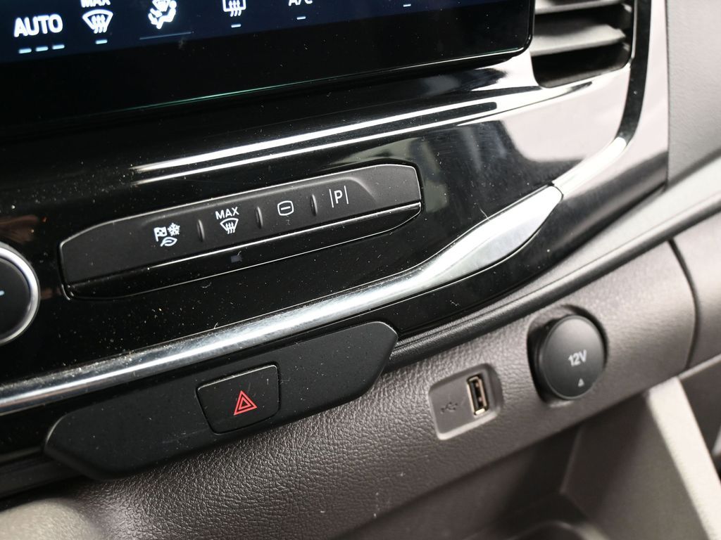 Used 2023 Oxford White Ford XLT image 24