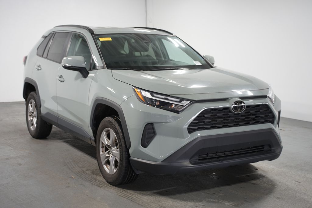 2022 Toyota RAV4 XLE 3