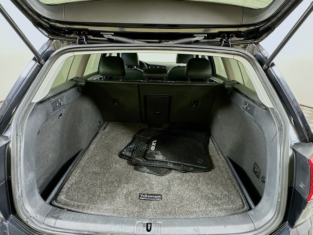 Thumbnail: 2018 Volkswagen e-Golf - 27