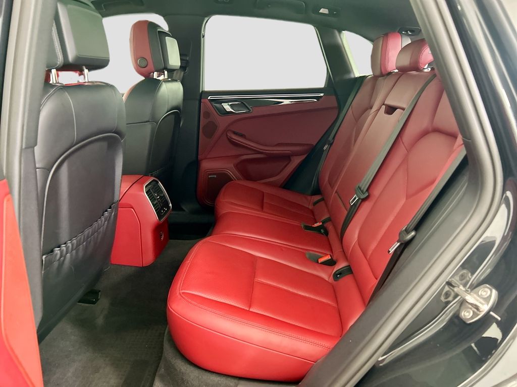 Thumbnail: 2023 Porsche Macan - 18