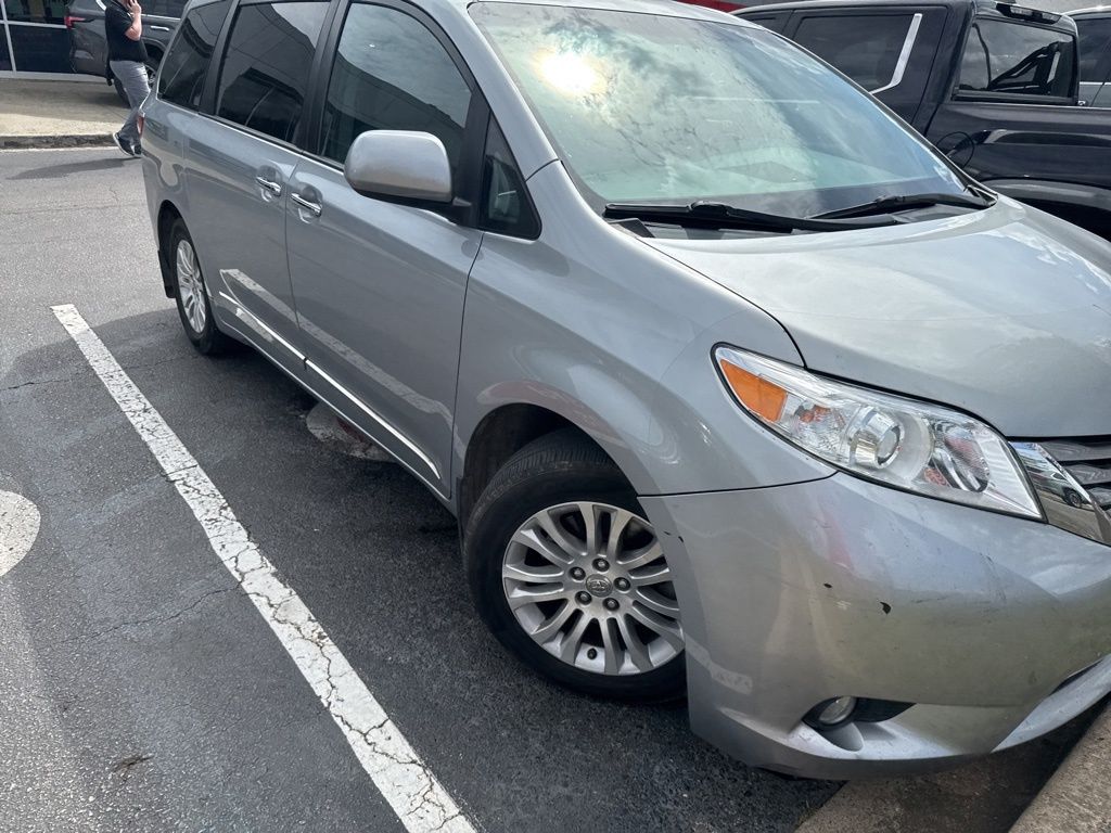 Silver 2015 Toyota Sienna XLE 7-Passenger Auto Access Seat Minivan Front-Wheel Drive 6-Speed Automatic Overdrive