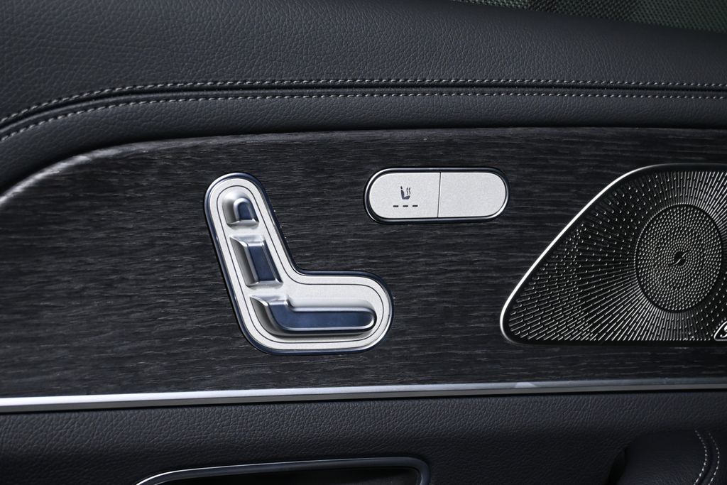 Thumbnail: 2026 Mercedes-Benz GLS - 27